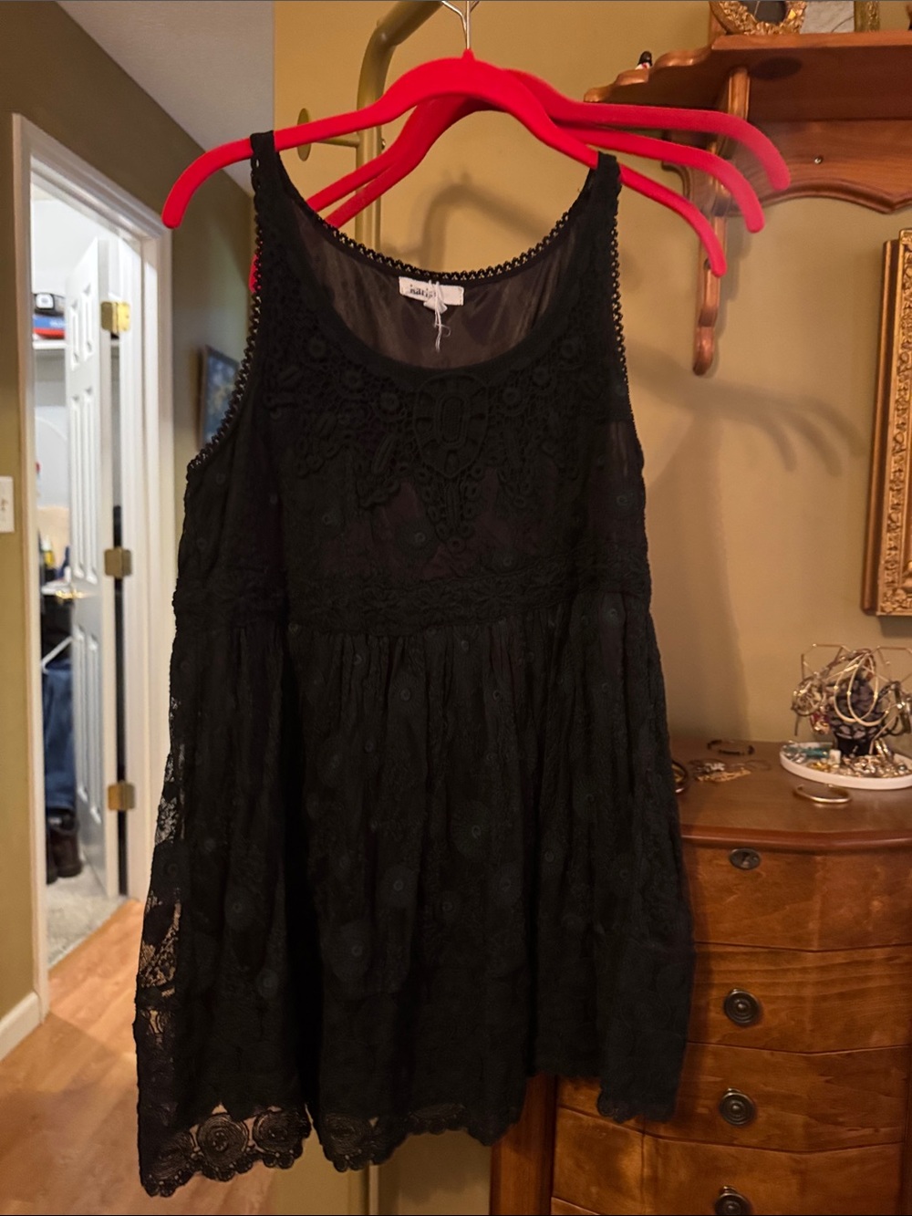 Black Lace Sleeveless Tunic Top